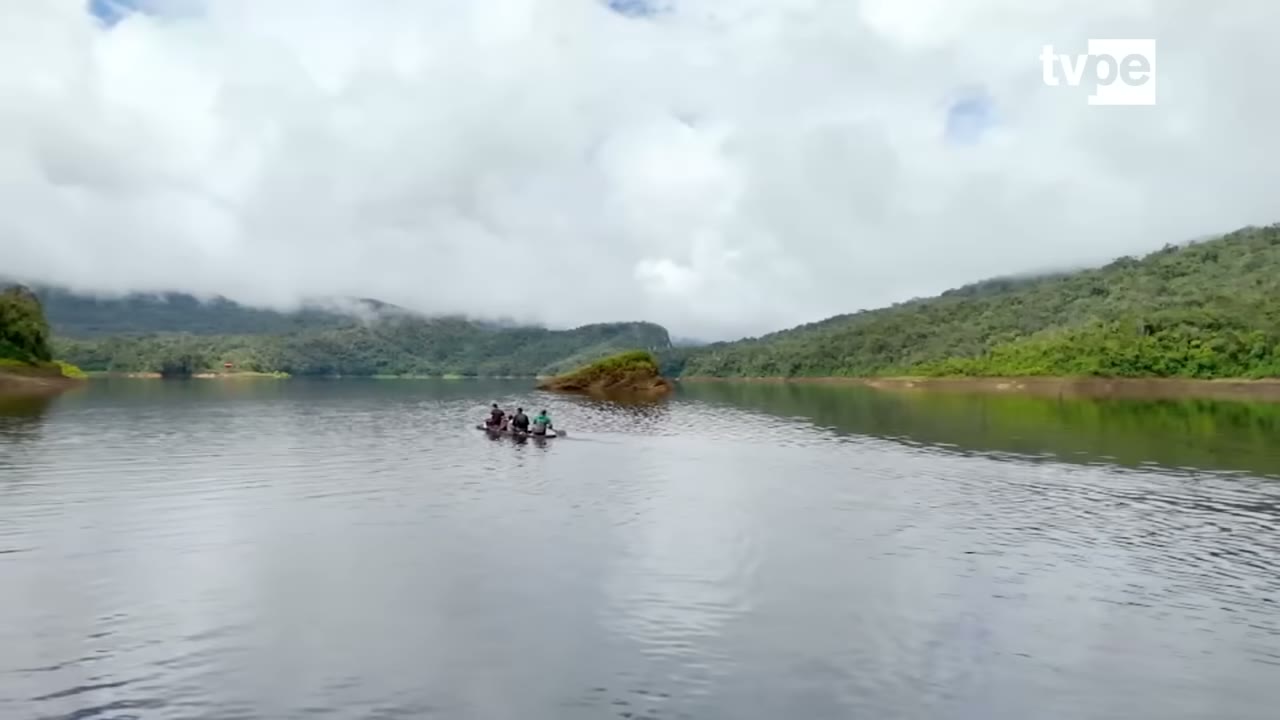 Botes en la laguna de Huamanpata