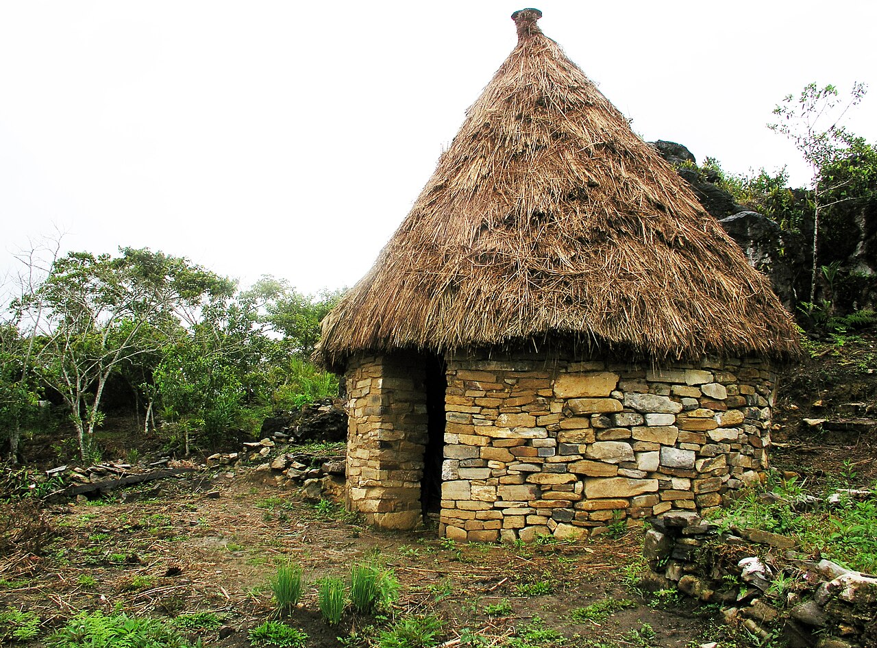 Casa circular de piedra en Wimba