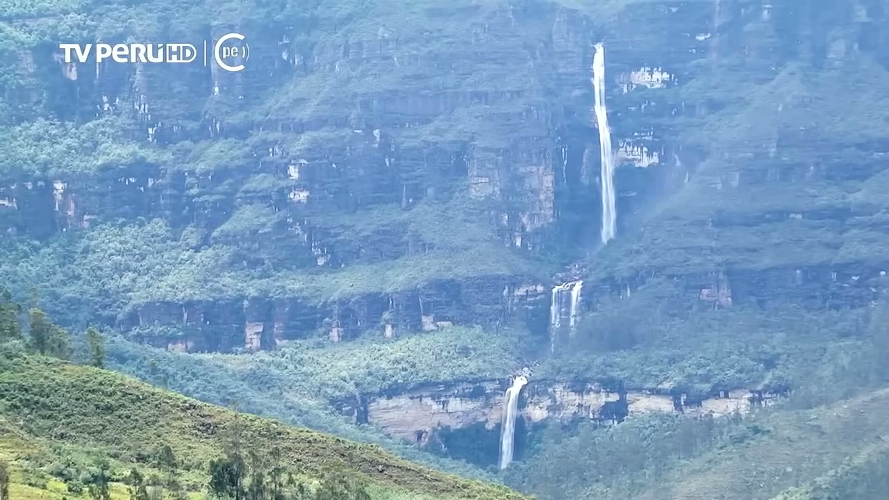 La catarata Lorán vista desde el camino