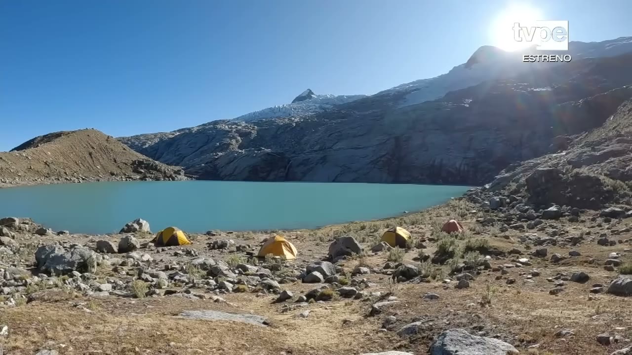 Campamento junto a la laguna Mullaca