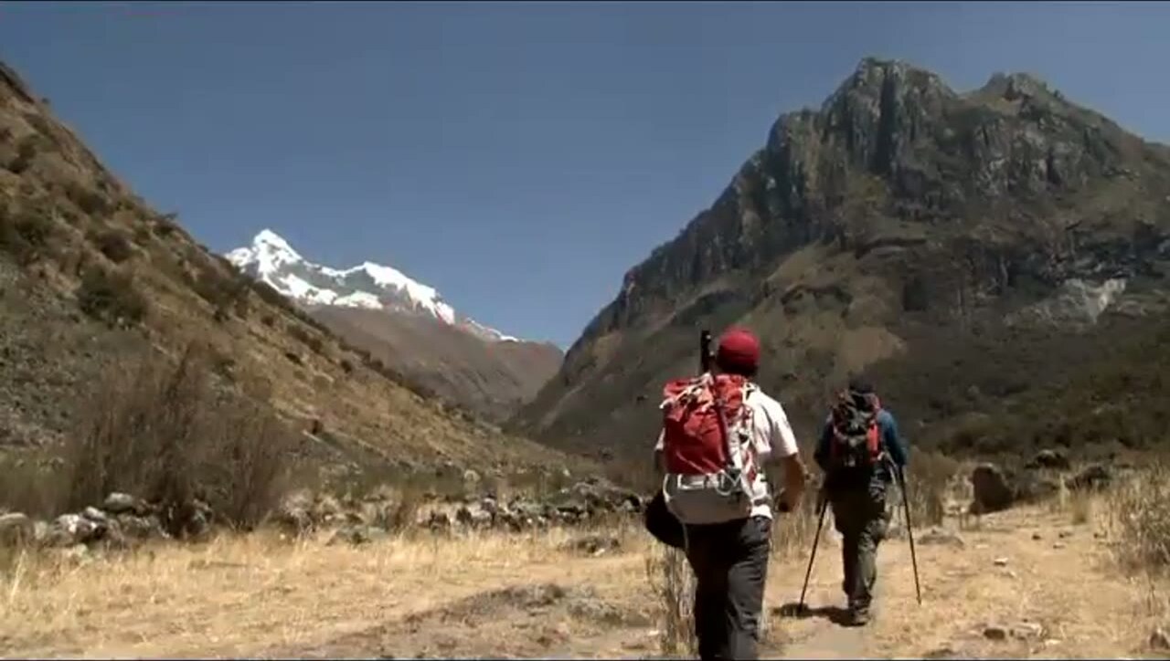 Caminando por la quebrada Carhuascancha