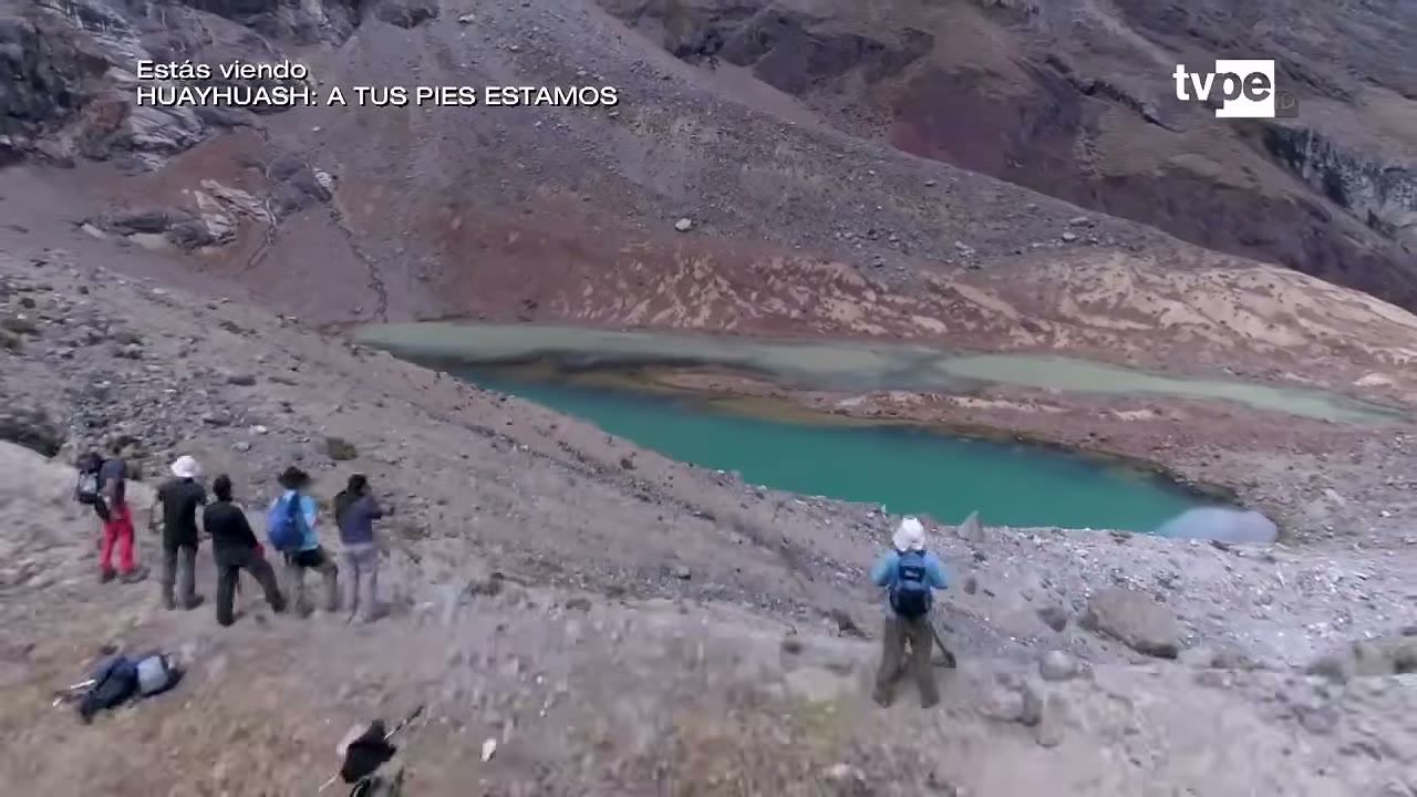 La laguna del nevado Sacra, camino al abra