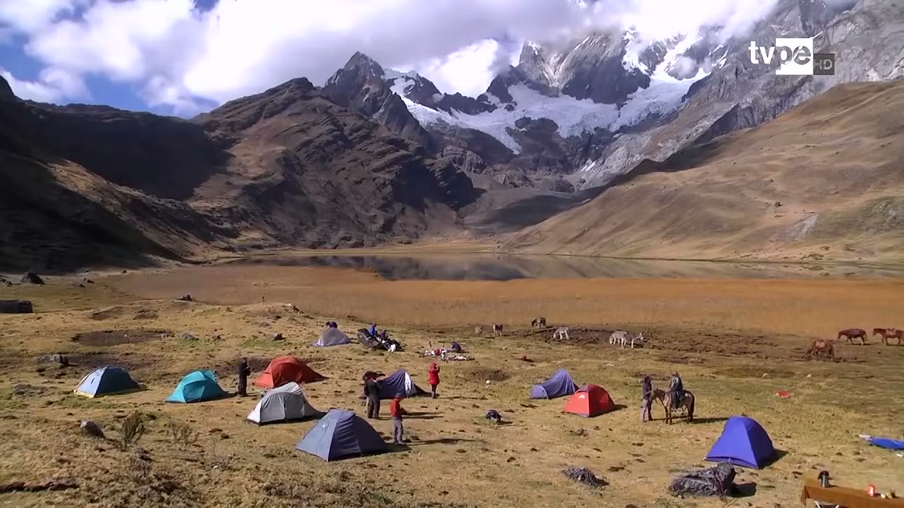 Campamento junto a la laguna Mitucocha