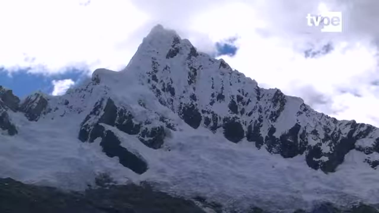 El nevado Alpamayo