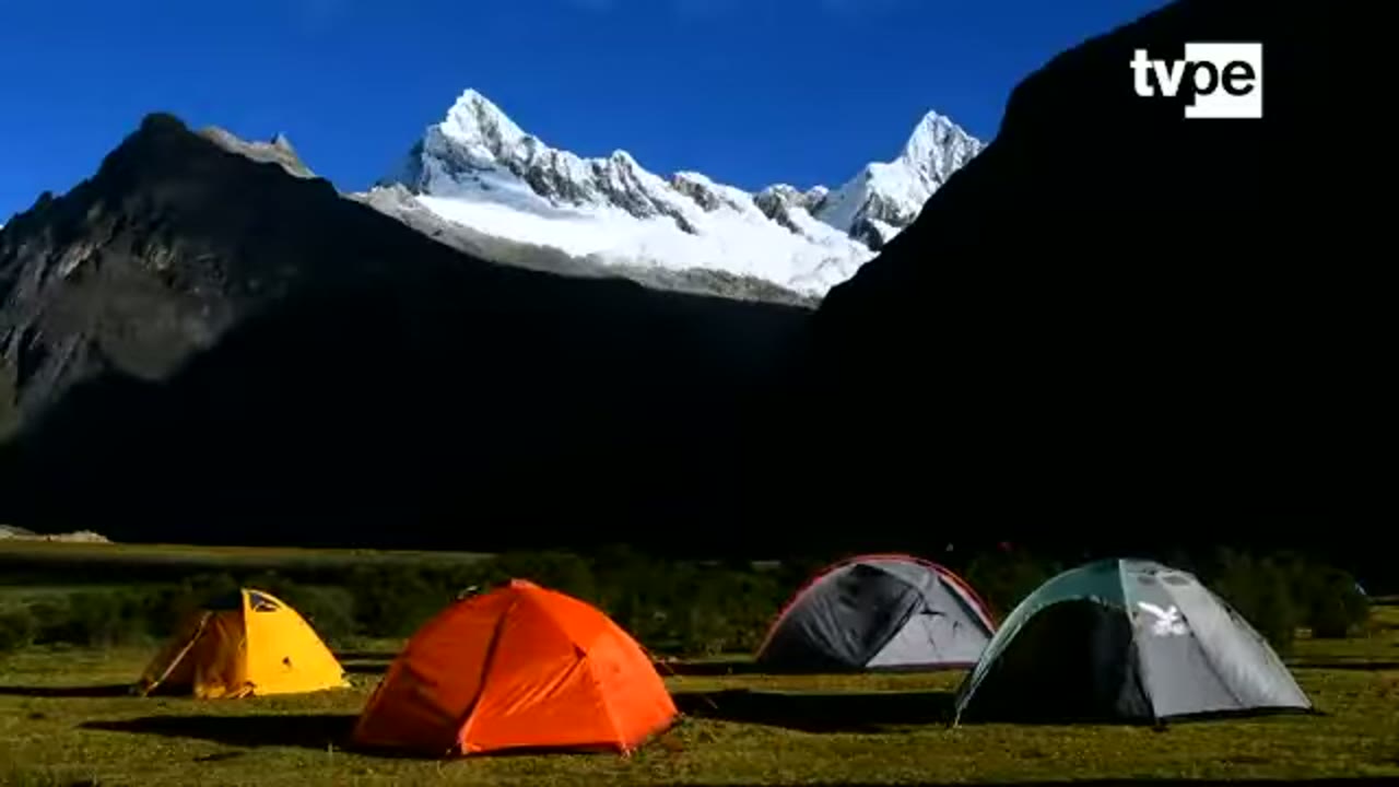 Carpas en Taullipampa, al pie de los nevados