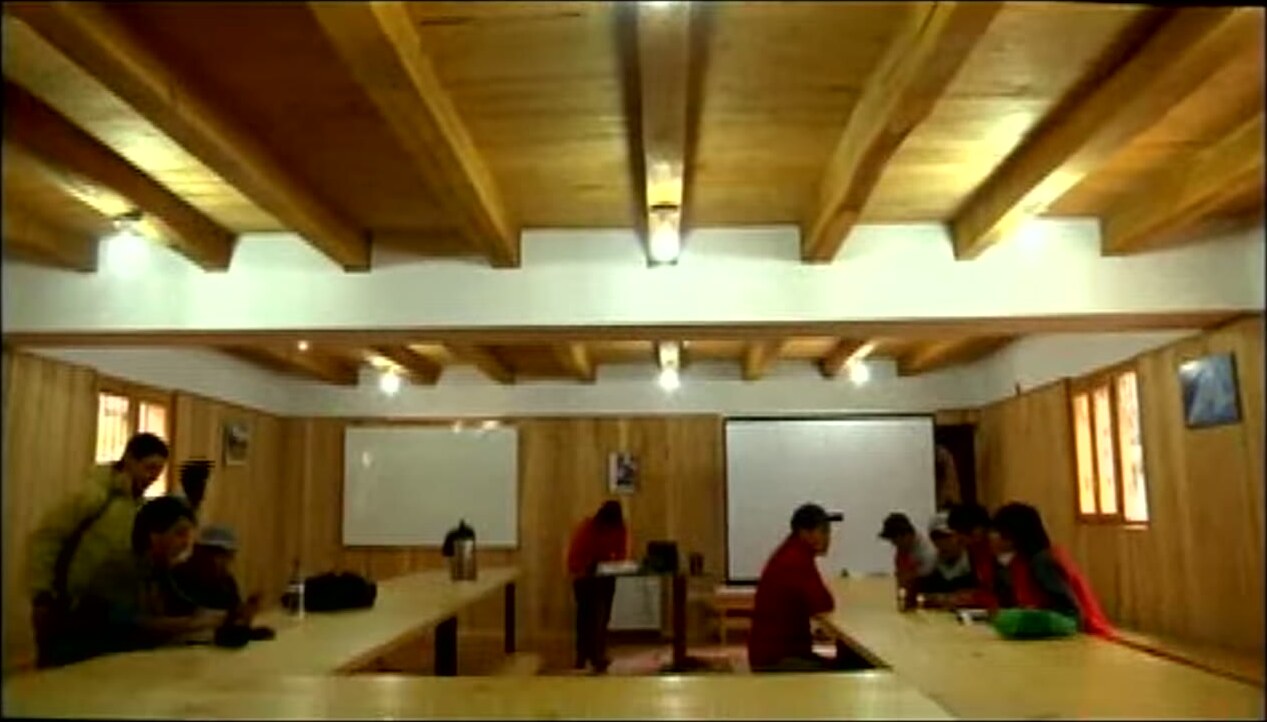 Dentro del refugio de Llaca