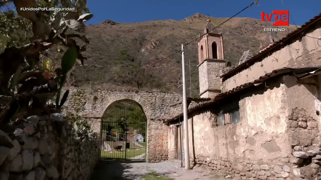 Arco de entrada y capilla de Yaca