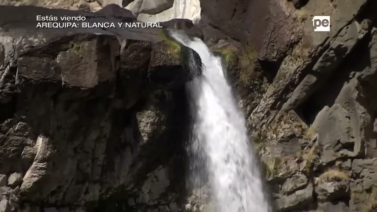 La catarata al fondo de la quebrada