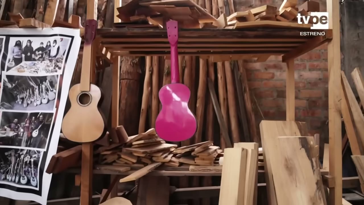 Guitarras en un taller de Namora