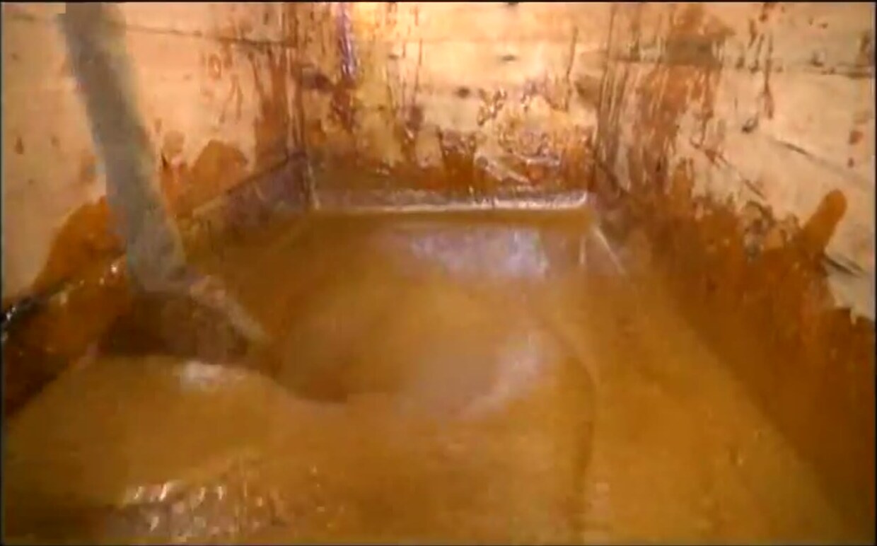 Miel de caña en un perol de cobre