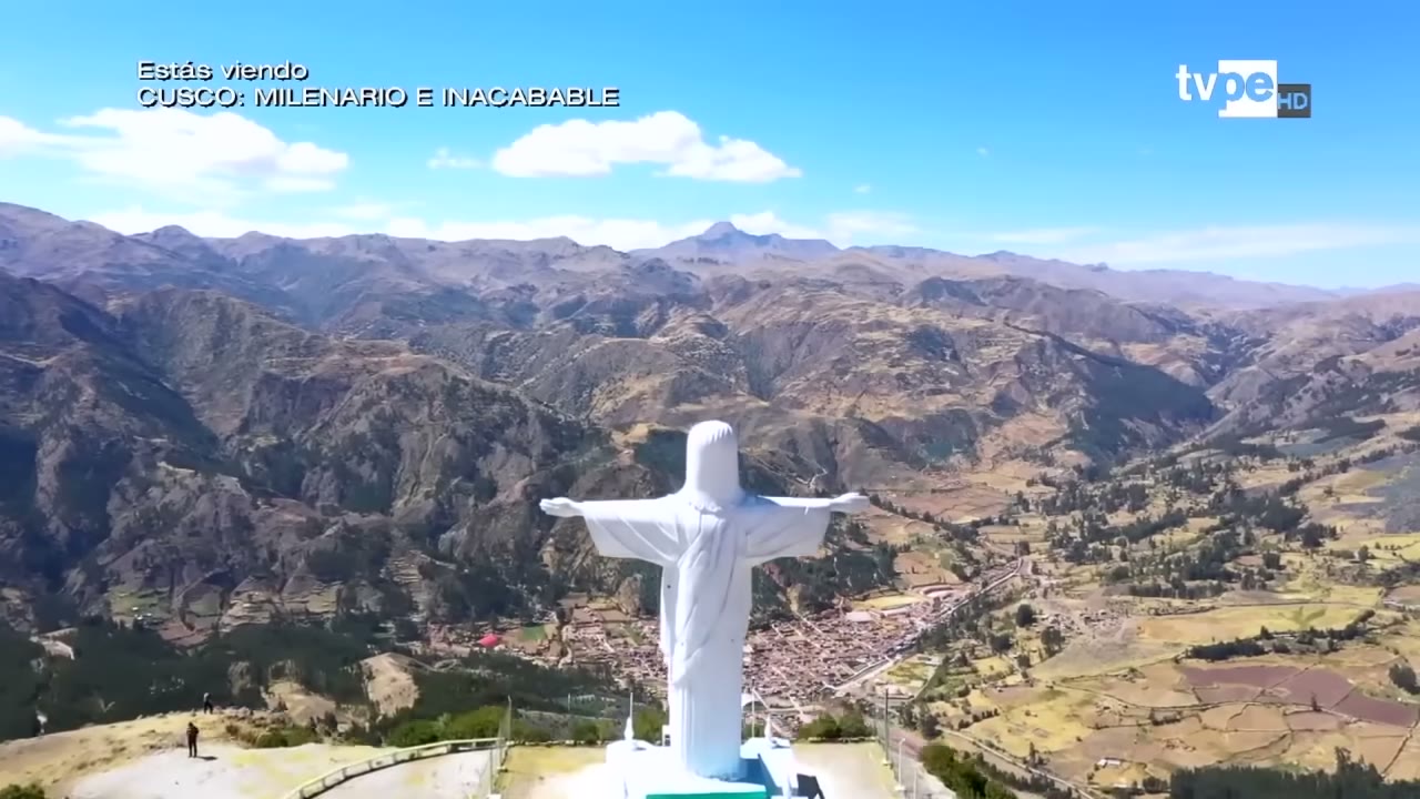 El Cristo del mirador sobre Acomayo