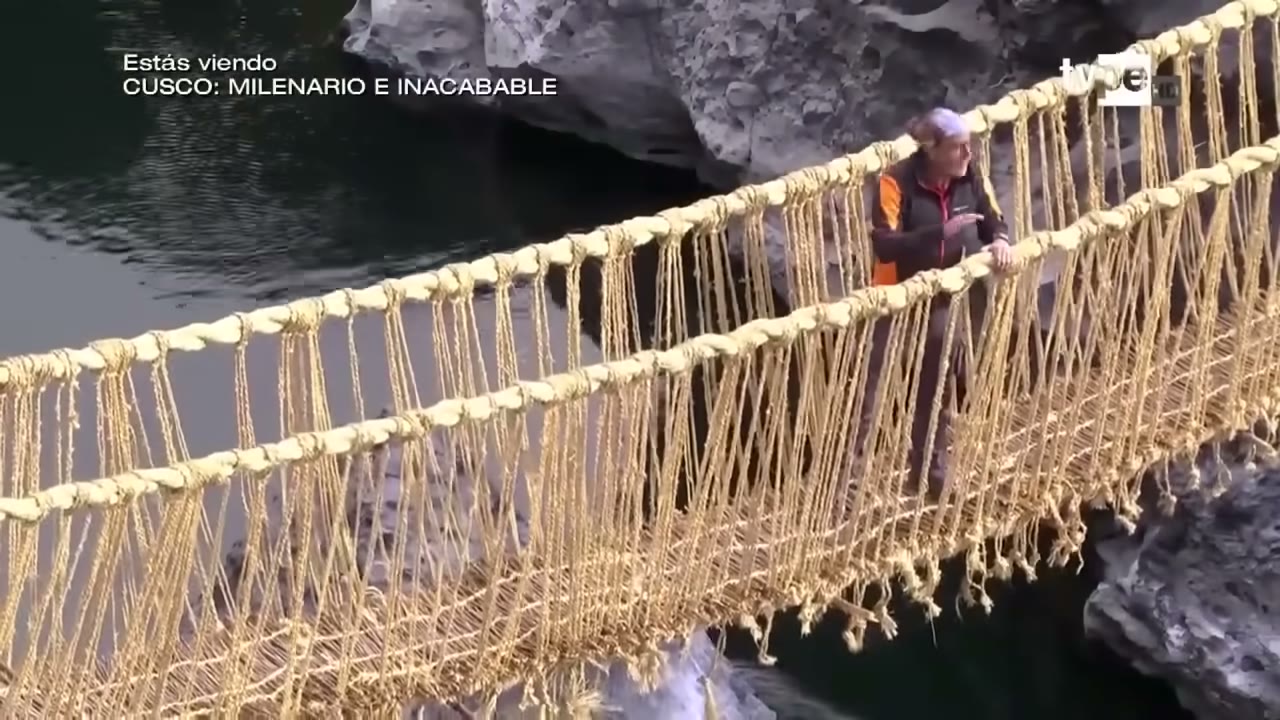 Cruzando el puente Q'eswachaka