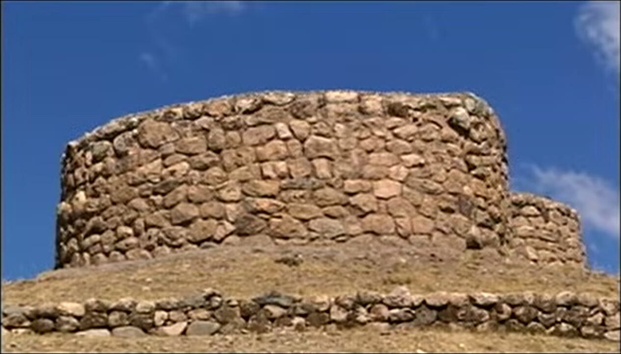 Una chullpa de Maucallacta