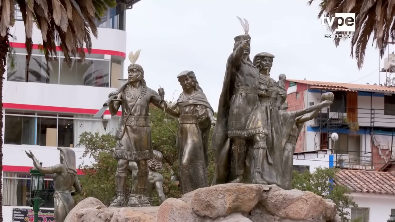 Estatuas de la plaza de armas de Paruro
