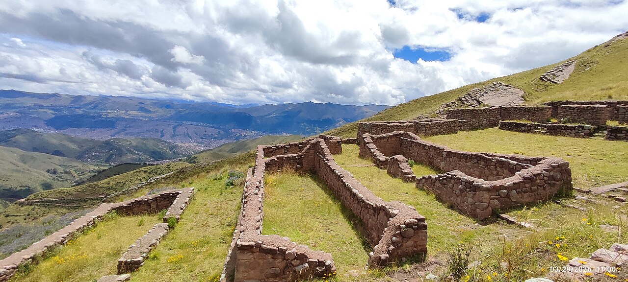 Recintos incas de Huanacaure y el valle del Cusco