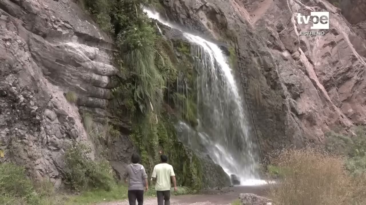 Primera catarata de Pircca y la mano tallada