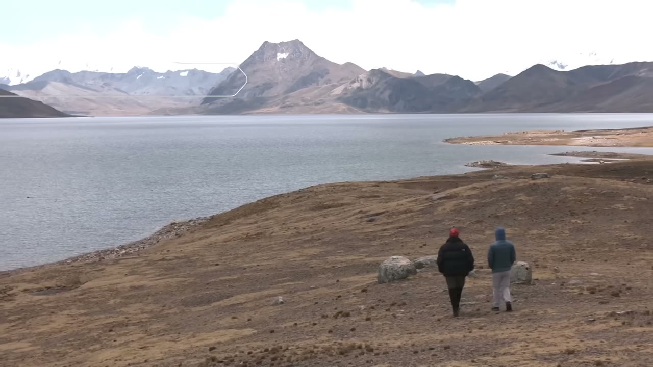 Laguna Sibinacocha y los nevados de Vilcanota
