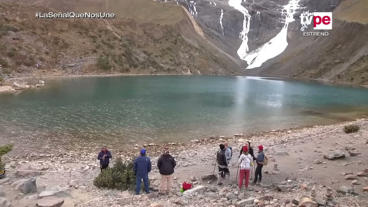La laguna Humantay bajo el nevado