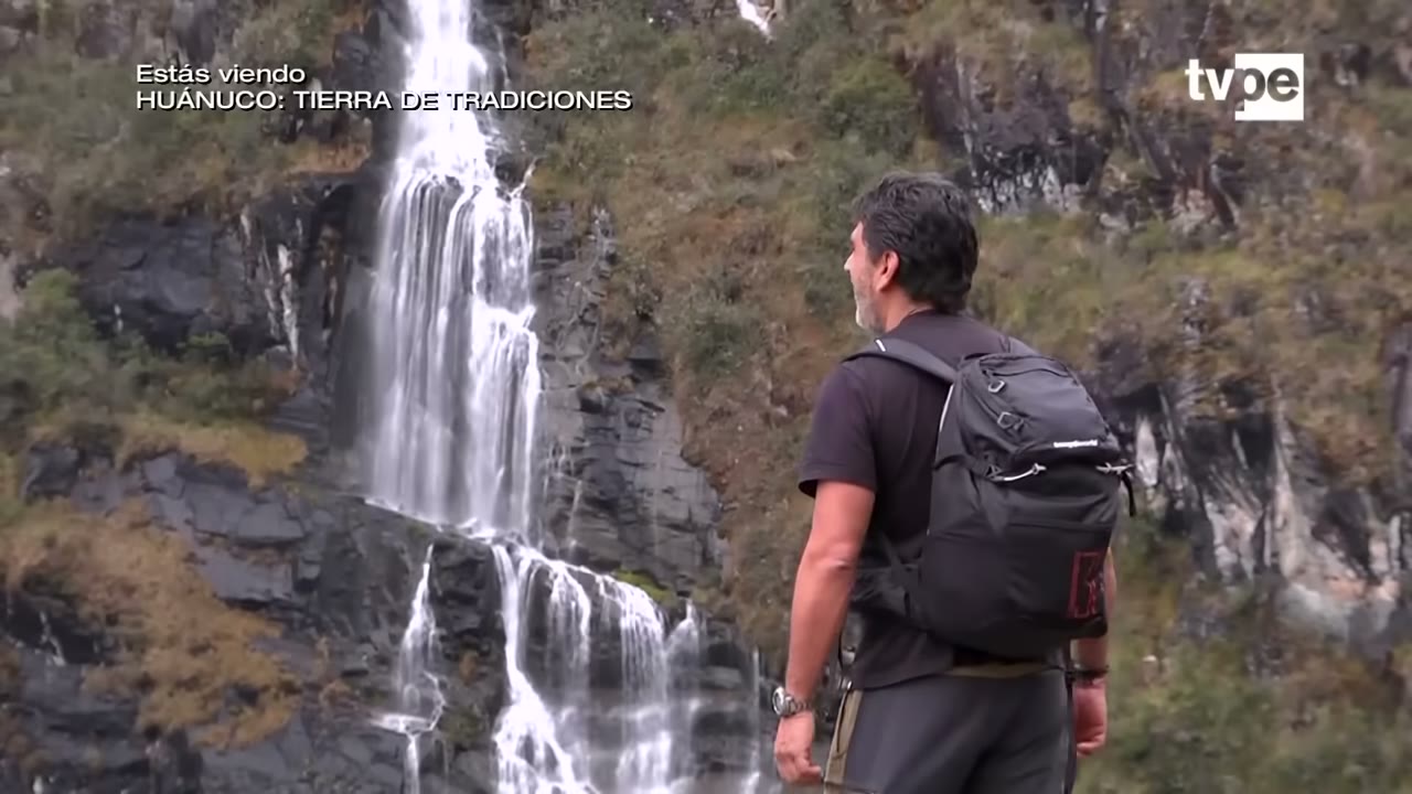 Catarata entre dos lagunas de Pichgacocha
