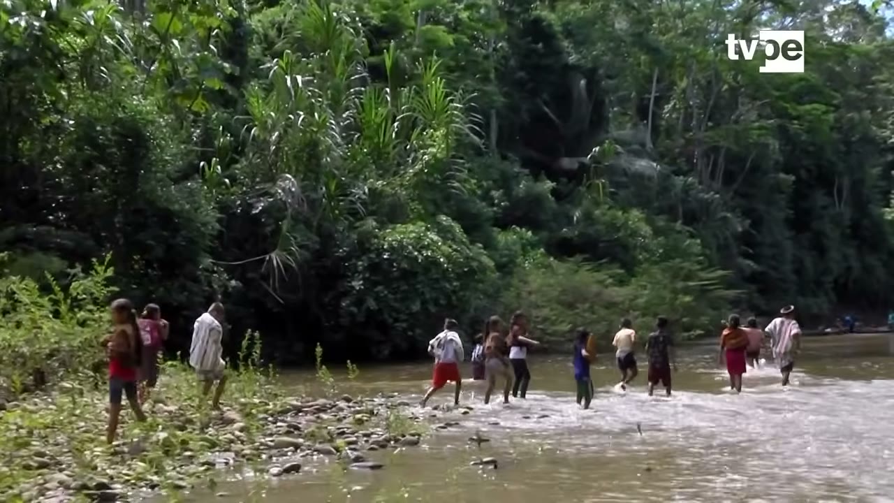 Niños y profesores en la quebrada Santa Teresa