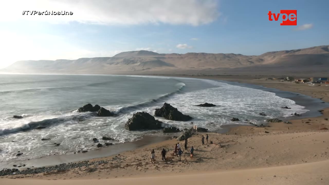 La playa y la costa de Punta Lomitas
