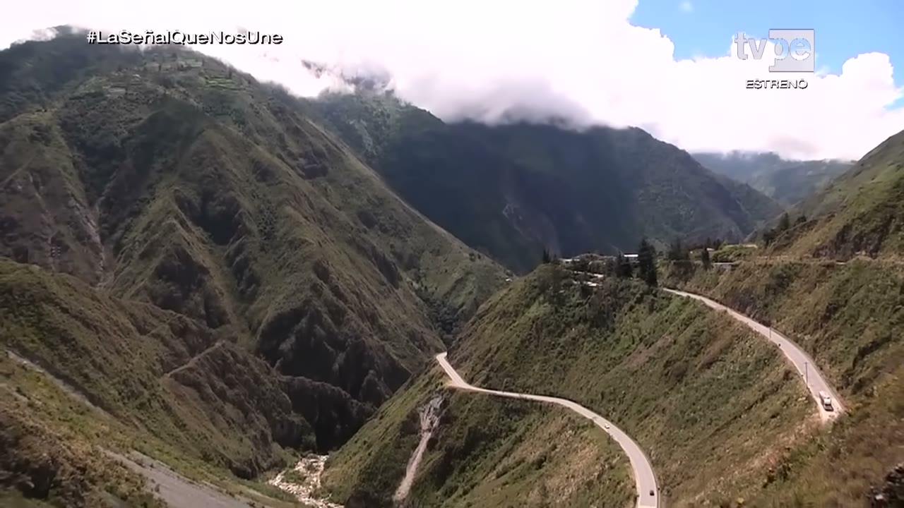 La carretera que baja hacia la selva desde Carpapata