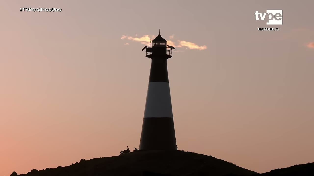 El faro de Puerto Eten al atardecer