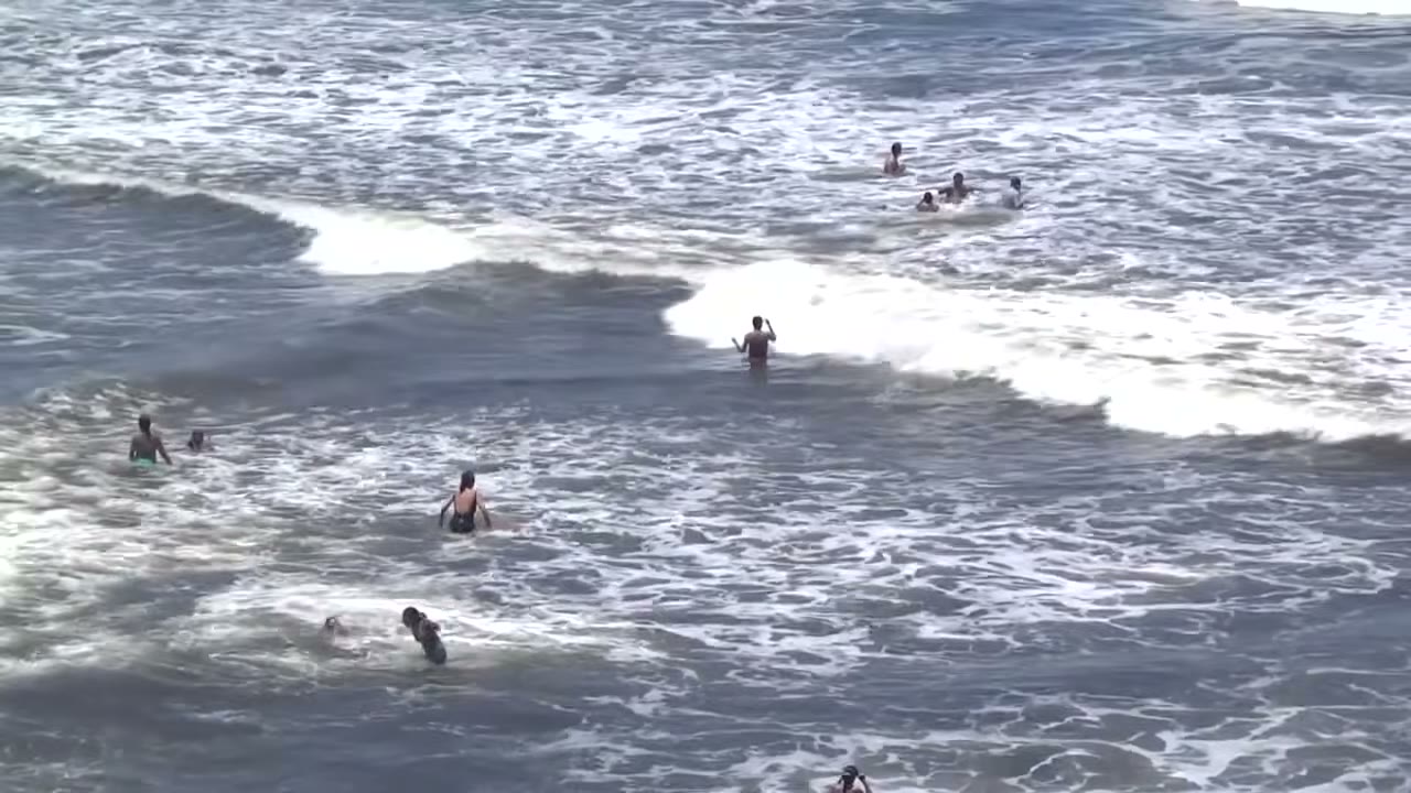 Bañistas en las playas al sur de Huacho