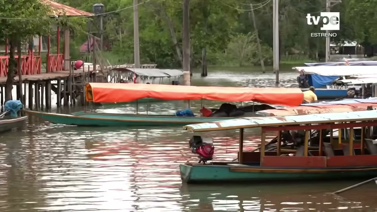 Botes en la laguna Yarinacocha