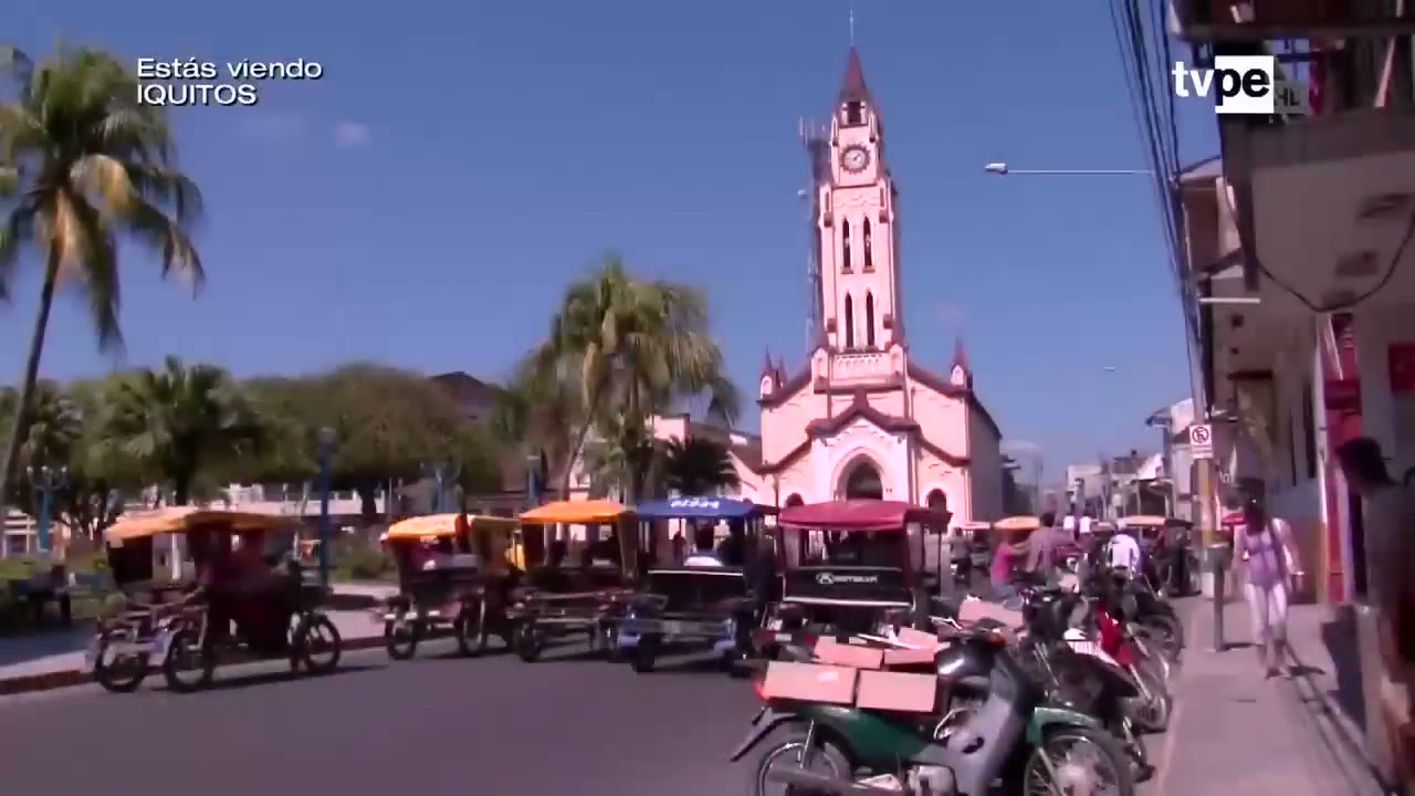 Mototaxis en la plaza de Armas de Iquitos
