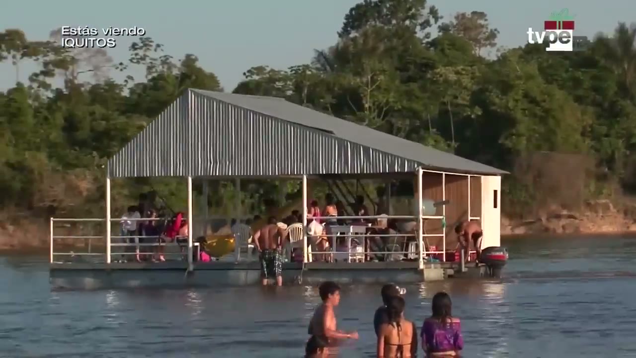 Una balsa en la playa Tipishca