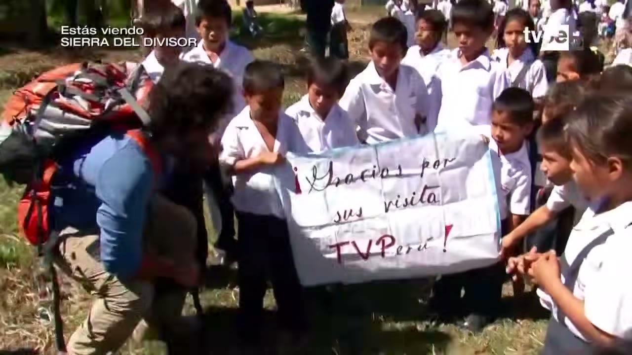 Recibimiento de los escolares de Canelos