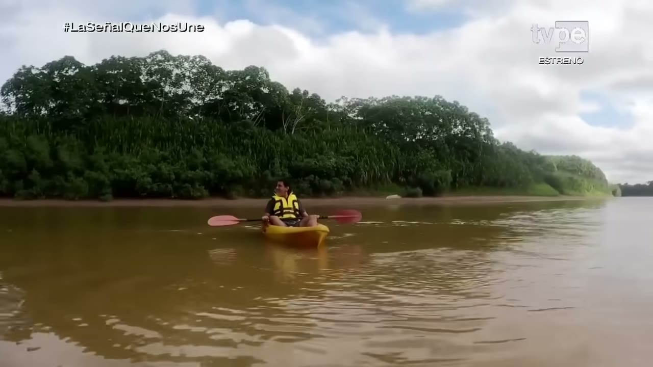 Kayak en el río Tambopata