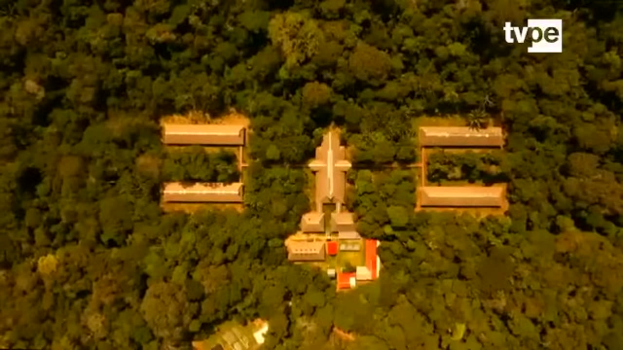 Vista aérea del Refugio Amazonas en el bosque