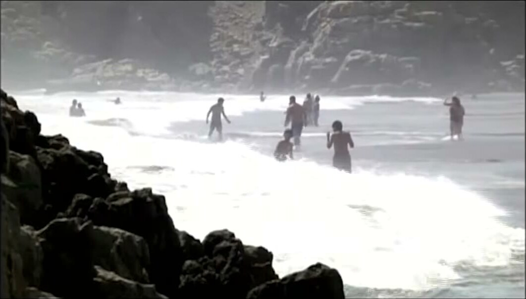 Bañistas en la playa Platanales