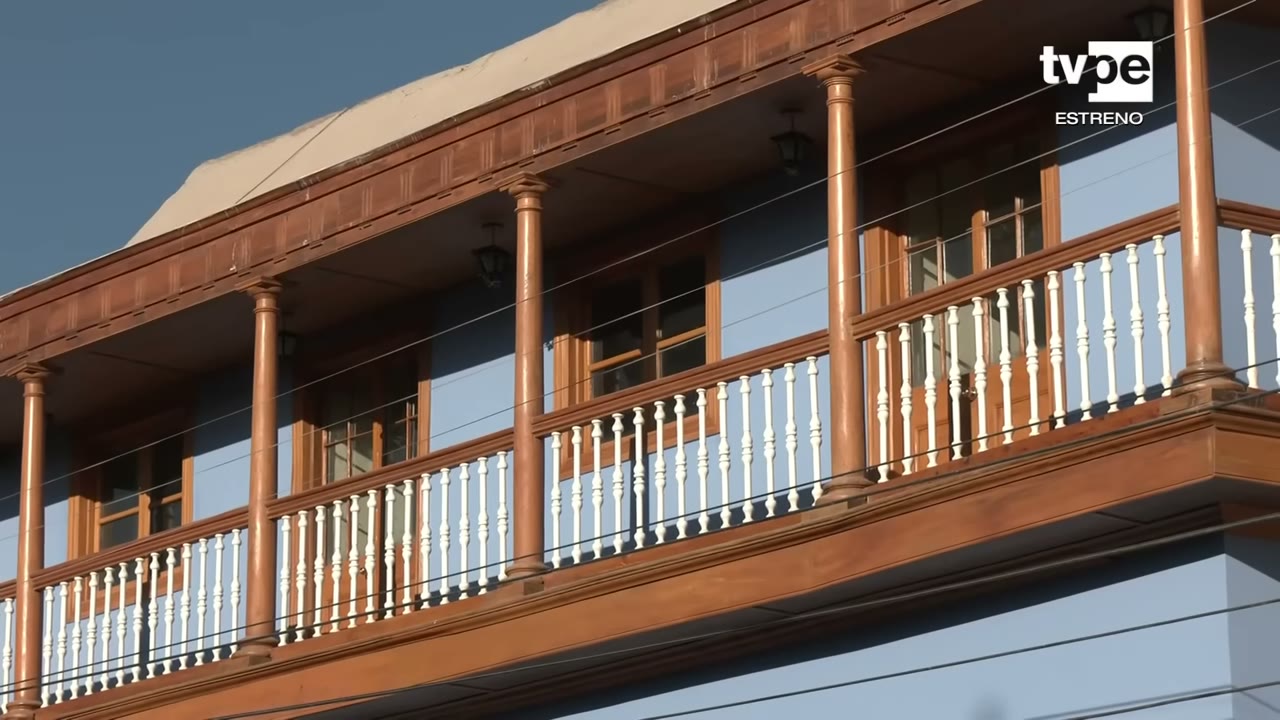Balcón de madera de una casona de Moquegua