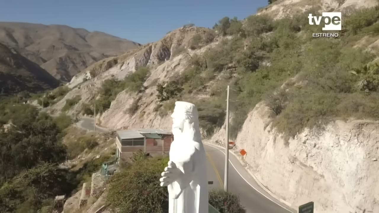 El Cristo Blanco sobre el valle de Torata