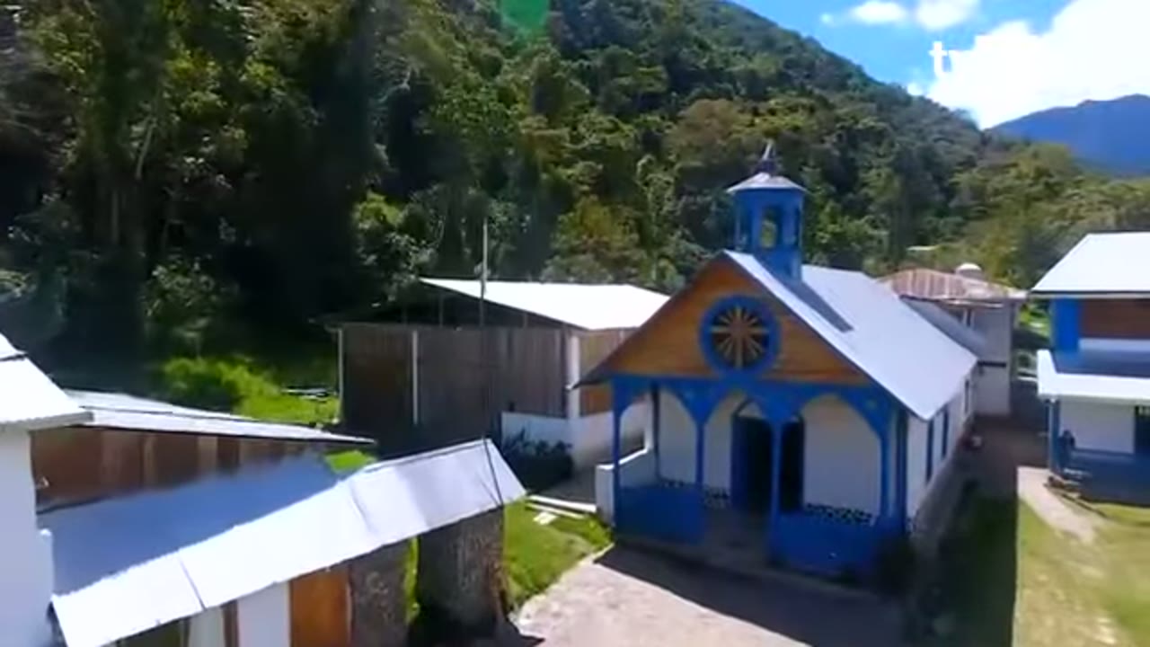 El Centro Yanachaga y su capilla, valle de Huancabamba