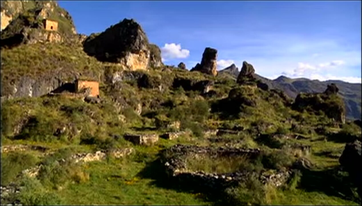 Las construcciones de Goñicutac entre las rocas