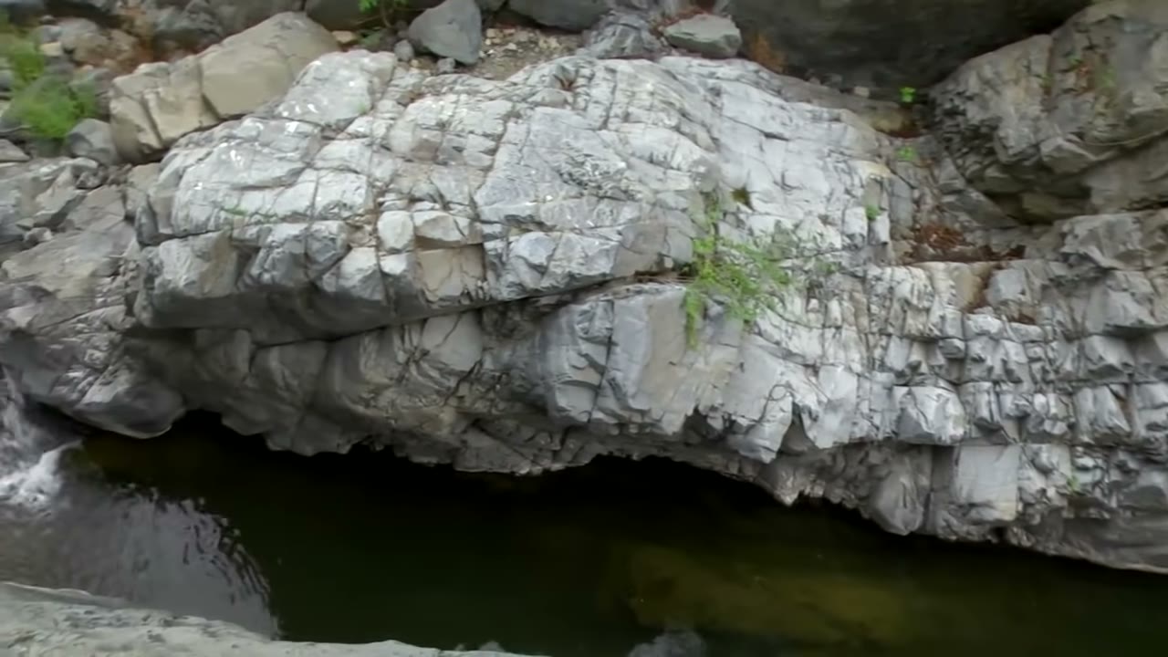 Poza entre las rocas de los Pilares de Fernández