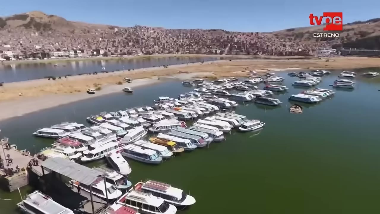 El puerto de Puno frente al Titicaca