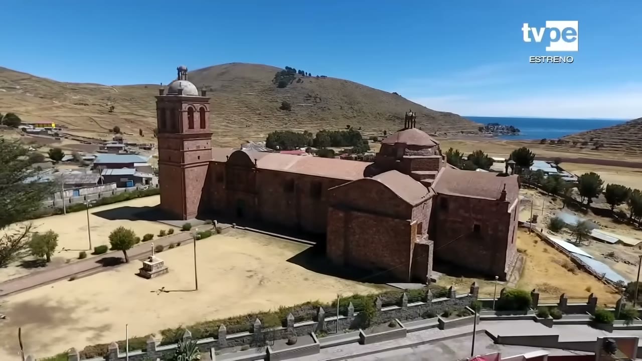La iglesia de Santiago Apóstol de Pomata
