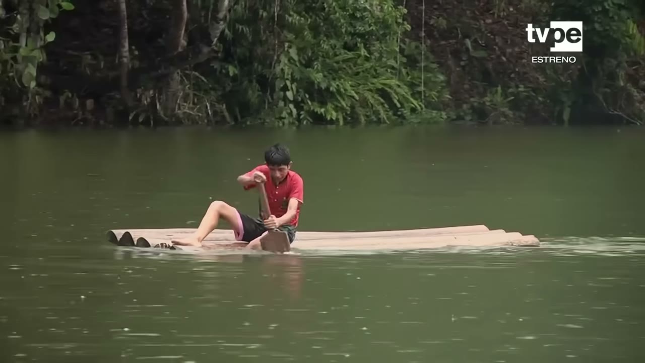 Balsa en la laguna de los Encantos