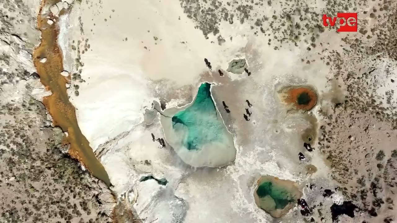Pozas hirvientes del valle de los géiseres