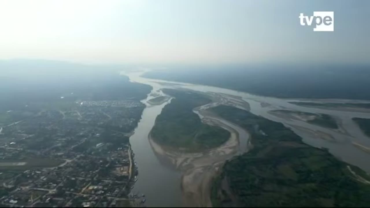 Atalaya y el encuentro del Urubamba y el Tambo, desde el aire