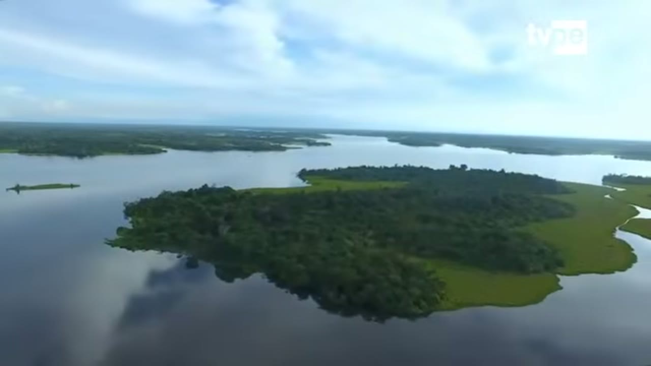 La isla en medio del lago Imiría, desde el aire