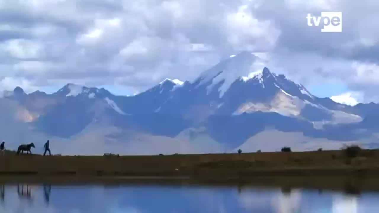 Laguna de Pojos y el nevado Champará
