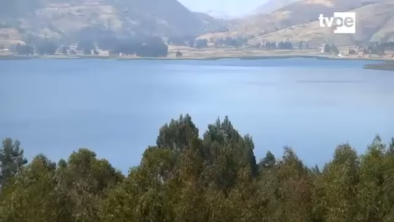 La laguna de Pacucha desde la carretera