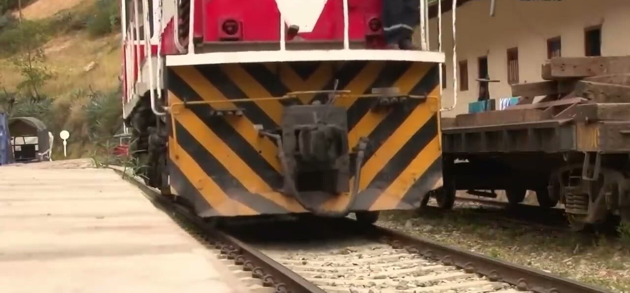 El Tren Macho en una estación