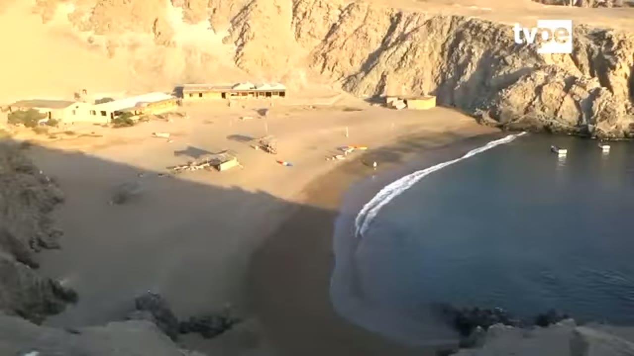 La ensenada y el albergue de San José